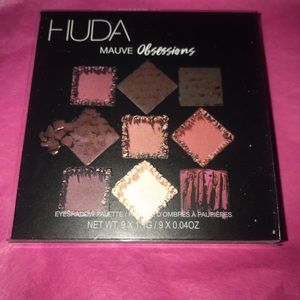 Huda beauty Mauve Obsessions eyeshadow palette